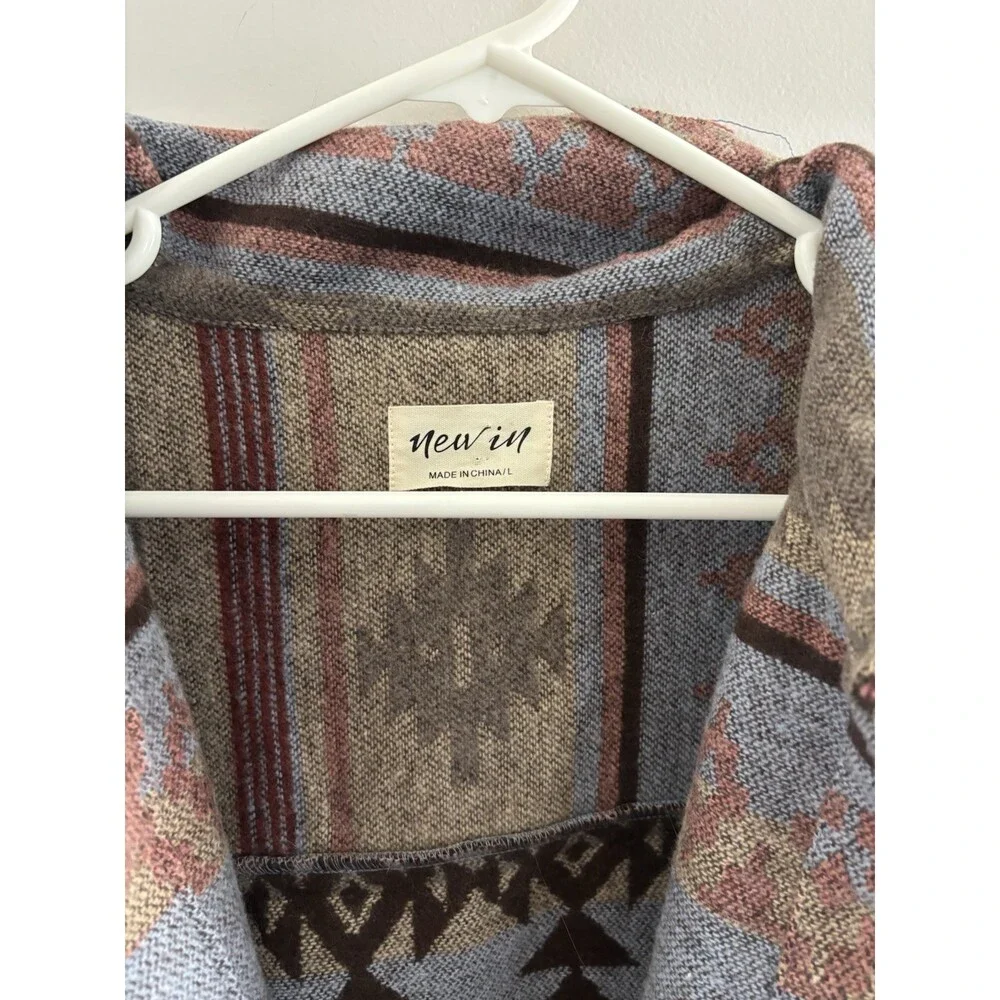 NWOT Women’s New In Jacket Aztec Print Size Large - Picture 2 of 5